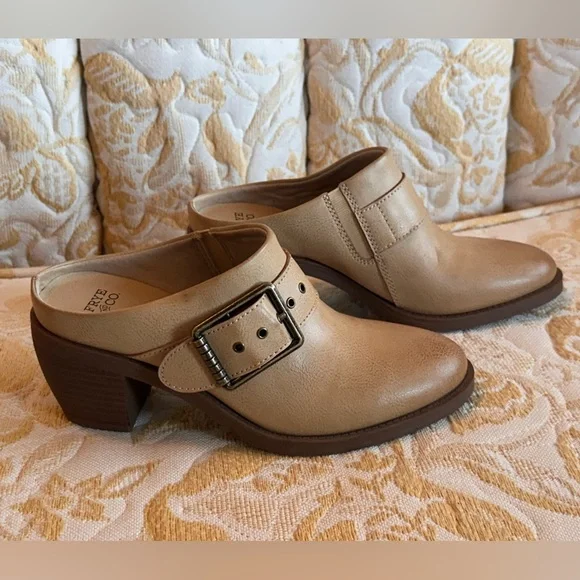 FRYE Leather Belted Harness Mules Clogs Block Heel 6 M Shoes Tan Beige - Picture 4 of 10